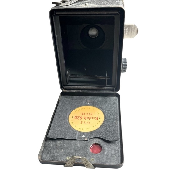 VTG Brownie Six-20 Camera Model D - Picture 8 of 12